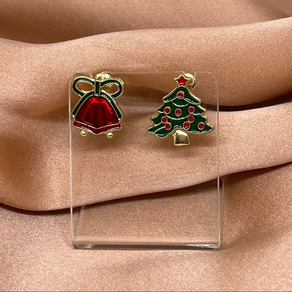 NWT Christmas Holiday Christmas Tree Gold Toned Post Earring